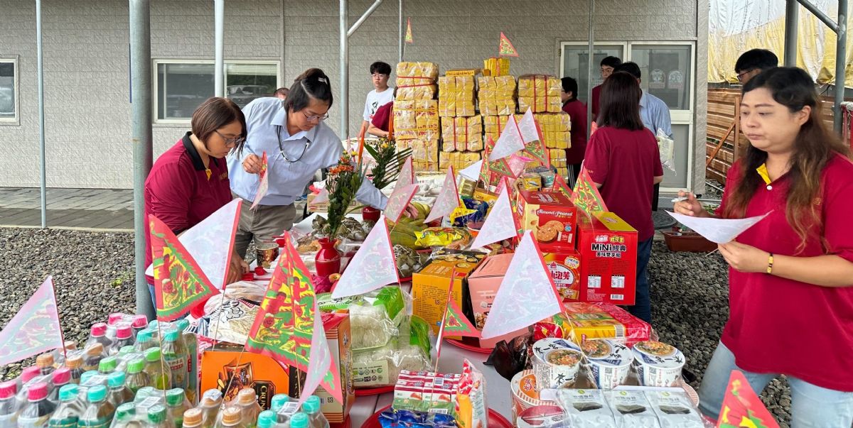 以善為本，中元拜平安一起到五甲教養院做愛心