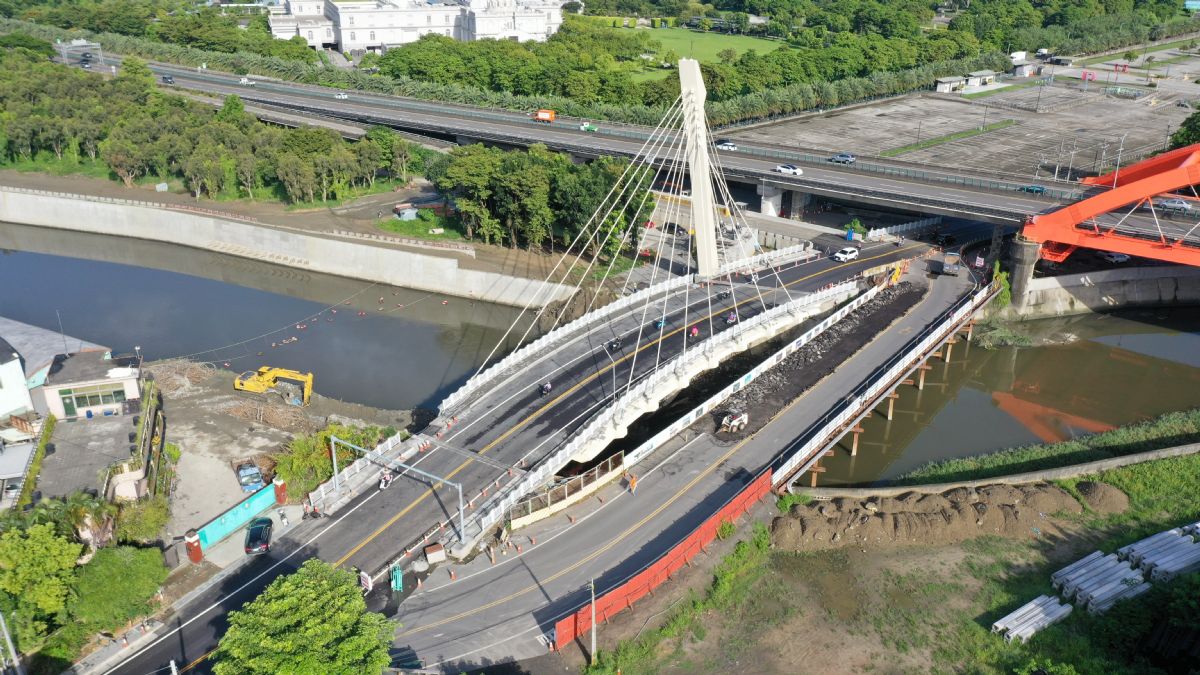 台南文賢路拓寬暨文賢橋改建工程獲勞動部優良工程金安獎
