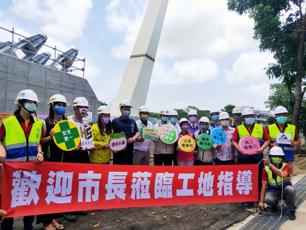 臺南市長世界職安日視察文賢橋工地關懷第一線勞工夥伴