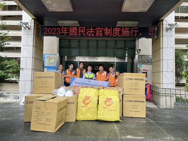 新舜協同「營造業南區職業安全衛生促進會」夥伴們前往災區送物資